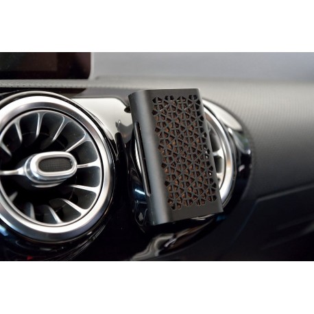 定制的汽车空气清新剂的灵感来自于Baccarat Rouge 540 Maison Francis Kurkdjian